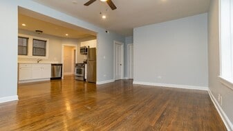 3320 N LeClaire Ave, Unit 2S in Chicago, IL - Building Photo