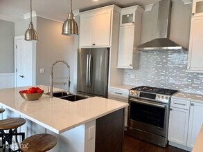 2514 W Diversey Ave-Unit -#3W in Chicago, IL - Building Photo - Building Photo