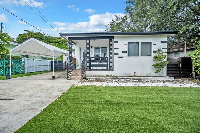 277 NW 48th St in Miami, FL - Building Photo - Building Photo