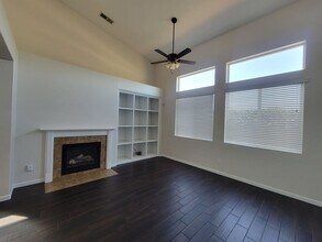 4006 W Flagstaff Ave in Visalia, CA - Foto de edificio - Building Photo