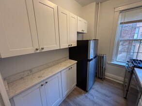 28 Myrtle St, Unit 5 in Boston, MA - Building Photo - Building Photo