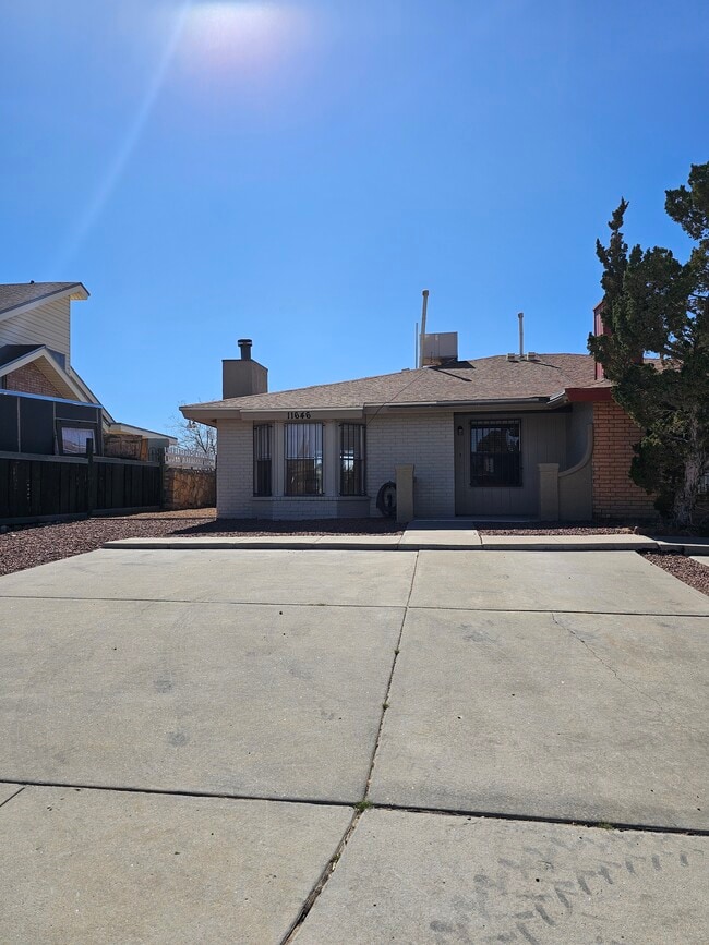 11646 Scott Simpson Dr in El Paso, TX - Building Photo - Building Photo