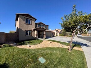 29285 Bronco Ct in Winchester, CA - Building Photo - Building Photo