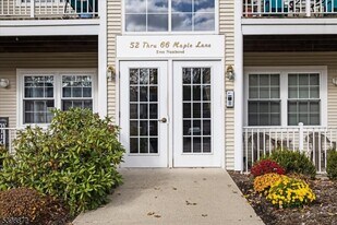 56 Maple Ln in Mount Arlington, NJ - Building Photo