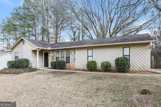 3111 Palomino Dr in Powder Springs, GA - Building Photo - Building Photo