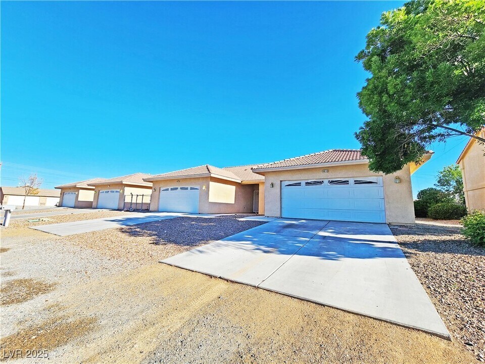 530 Bourbon St in Pahrump, NV - Building Photo