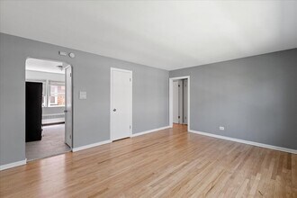 6705 N California Ave in Chicago, IL - Building Photo - Building Photo