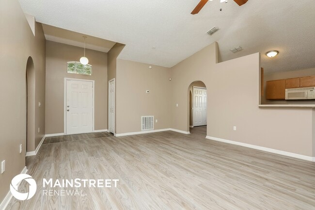 977 Vanderbilt Dr in Eustis, FL - Building Photo - Building Photo