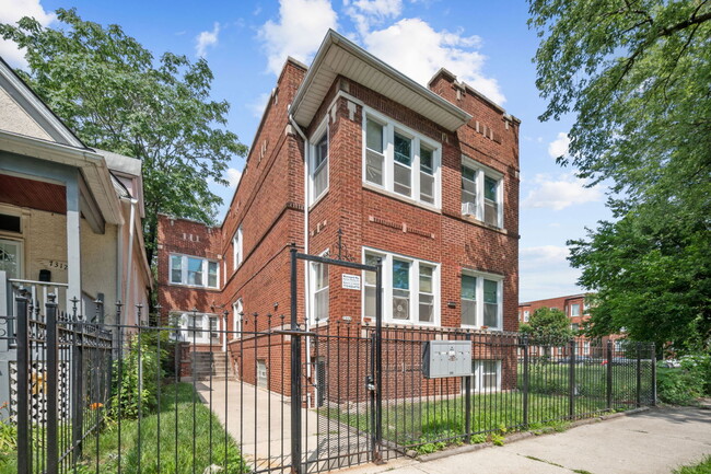 7310 S Dante Ave in Chicago, IL - Building Photo - Building Photo