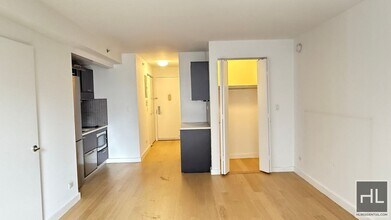 Modern Studio Apartment – East 39th Street in New York, NY - Building Photo - Building Photo