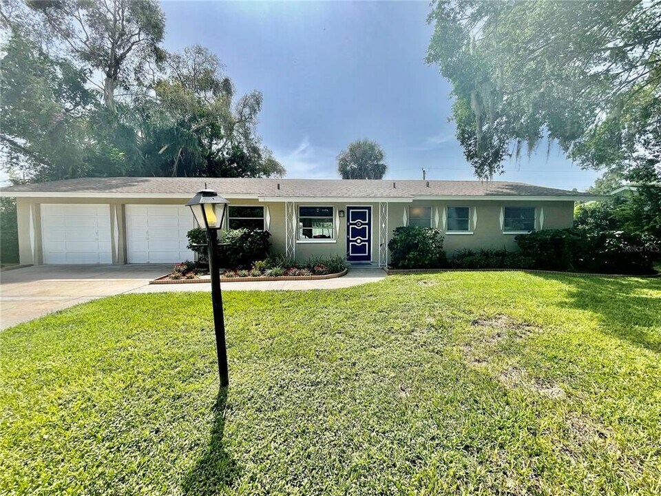 2526 Constitution Blvd in Sarasota, FL - Building Photo