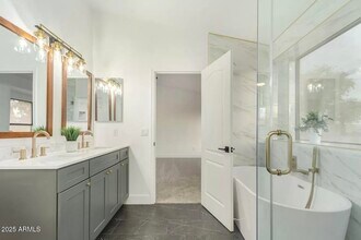 3829 E Irma Ln in Phoenix, AZ - Building Photo - Building Photo