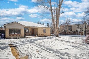 2702 Meade St in Denver, CO - Building Photo