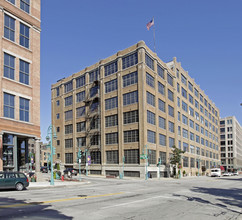 318 E Chicago St in Milwaukee, WI - Building Photo - Building Photo