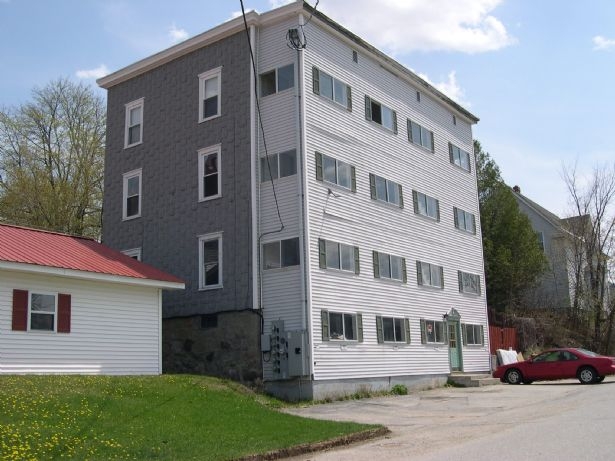 225 Blanchard St in Berlin, NH - Building Photo