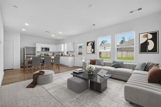 18752 Lucas Michael Wy in New Caney, TX - Foto de edificio - Building Photo