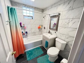 4220 N Francisco Ave, Unit 1 in Chicago, IL - Foto de edificio - Building Photo