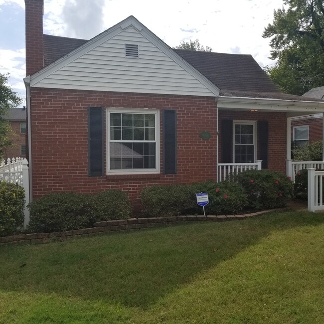 8706 Florence Ave in Brentwood, MO - Foto de edificio - Building Photo