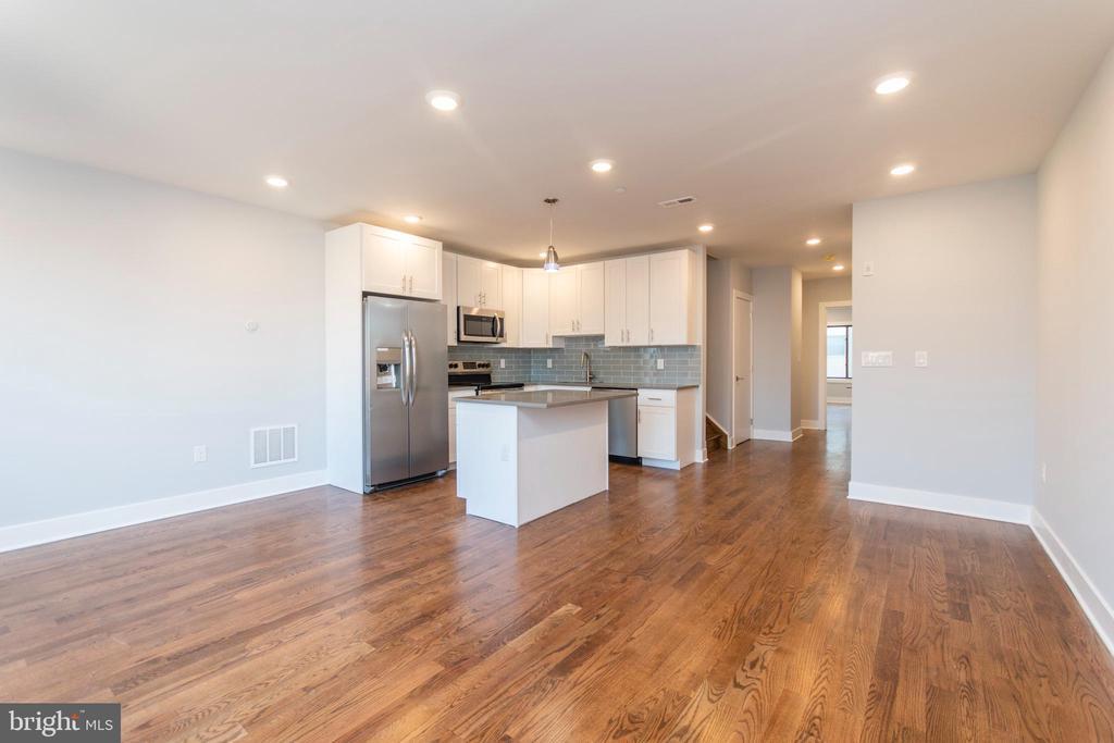 812 N Uber St in Philadelphia, PA - Building Photo
