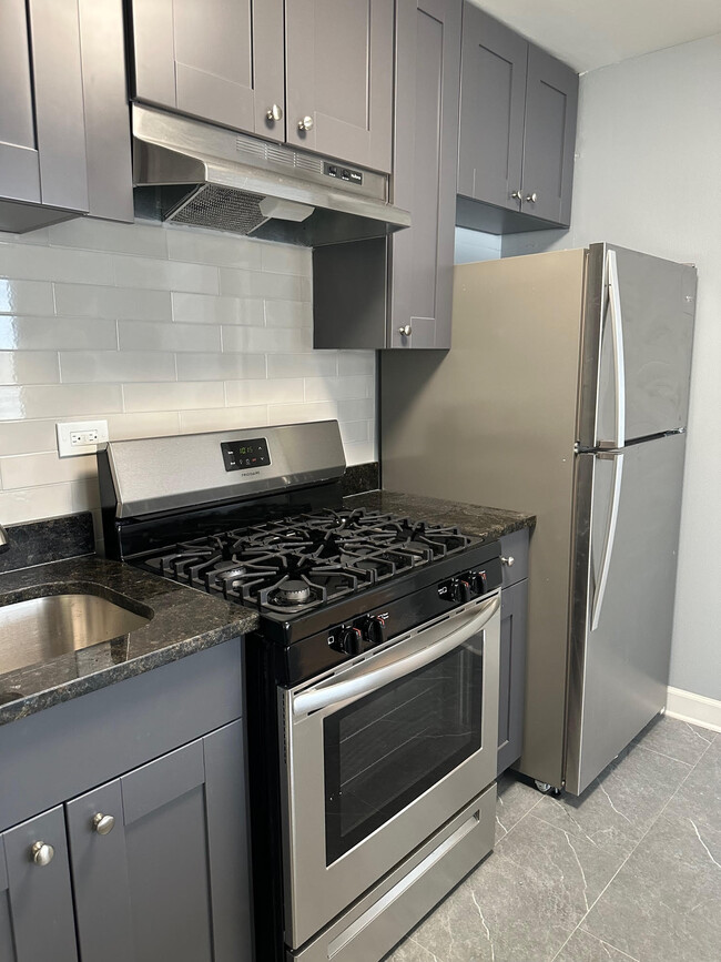 6257 N Milwaukee Ave, Unit ONE BED in Chicago, IL - Building Photo - Building Photo