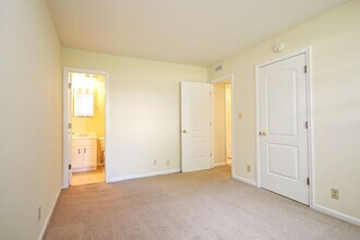 1223 Villa Ln in Charlottesville, VA - Building Photo - Building Photo