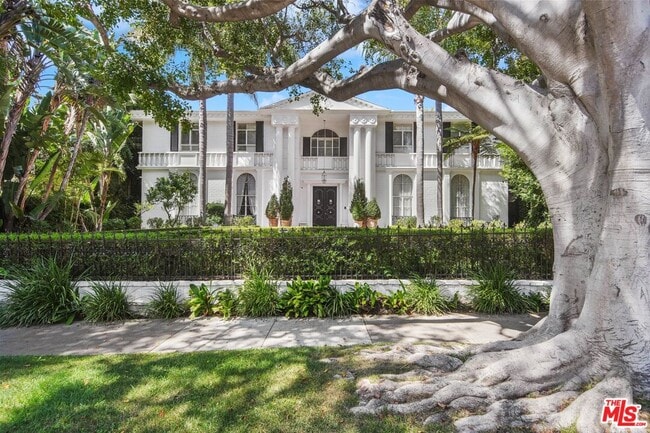 property at 717 N Rodeo Dr