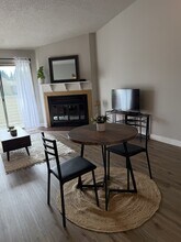 11044 SW Greenburg Rd in Tigard, OR - Building Photo - Building Photo