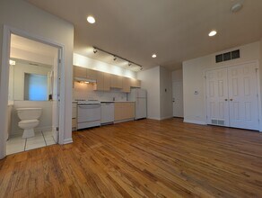 912 W Dakin St, Unit 404 in Chicago, IL - Building Photo - Building Photo