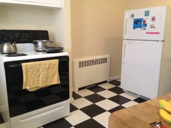 877 Farmington Ave in West Hartford, CT - Building Photo - Building Photo