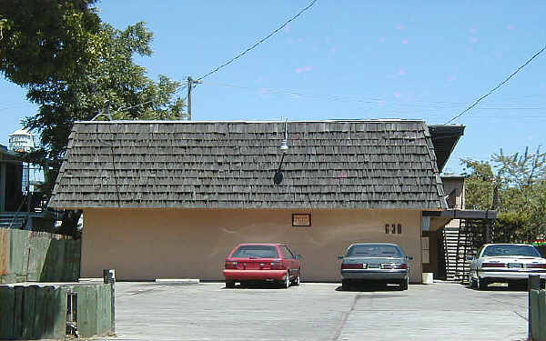 630 N Sierra Nevada St in Stockton, CA - Foto de edificio - Building Photo