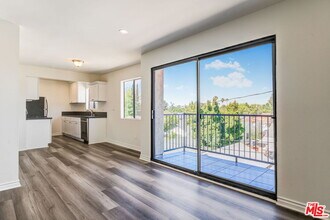 7453 Haskell Ave in Los Angeles, CA - Building Photo - Building Photo