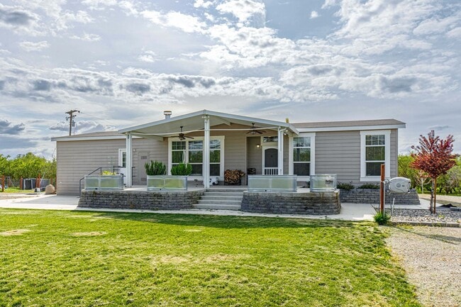 2300 Tim Bell Rd in Waterford, CA - Building Photo - Building Photo
