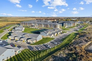 North Highlands Apartments in Minot, ND - Building Photo