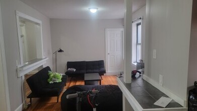 1055 Commonwealth Ave, Unit 4 in Boston, MA - Foto de edificio - Building Photo