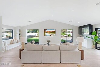 3842 E San Miguel Ave in Paradise Valley, AZ - Building Photo - Building Photo