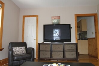 137 Marcella St, Unit #1 in Boston, MA - Foto de edificio - Building Photo