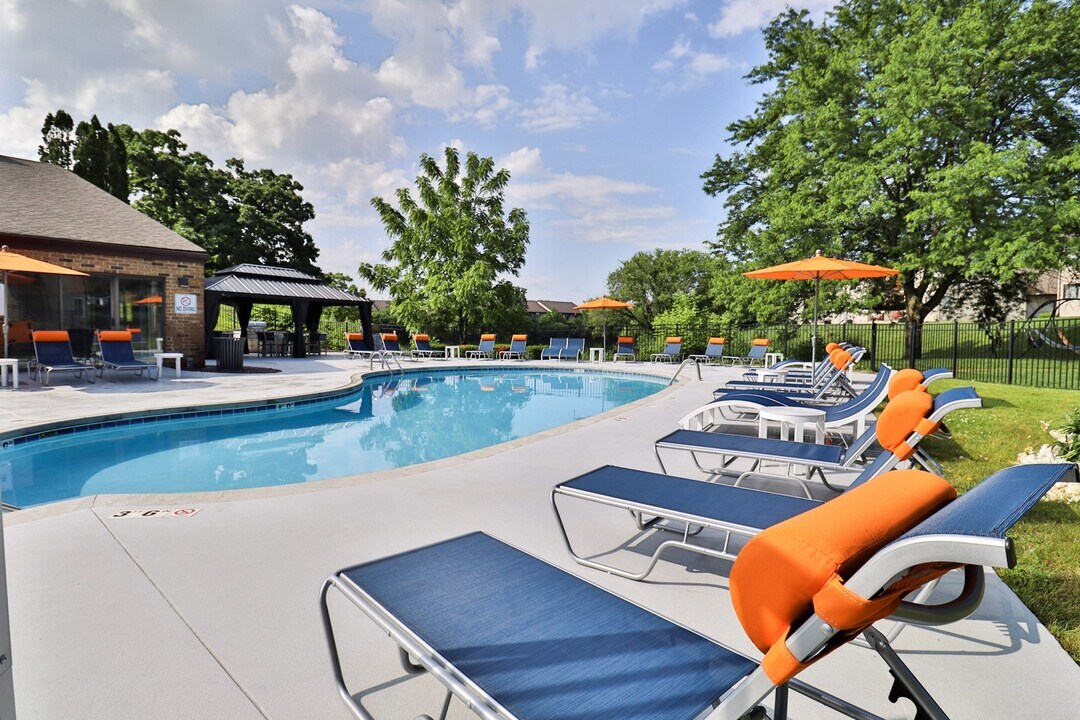 West Grove on the Lake in Waukesha, WI - Building Photo