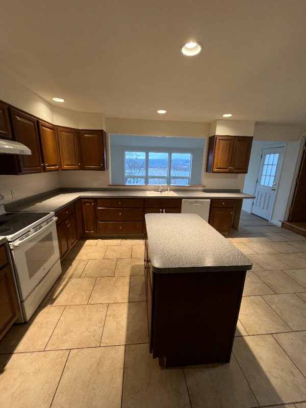 24 1st St-Unit -N in Castleton On Hudson, NY - Foto de edificio - Building Photo