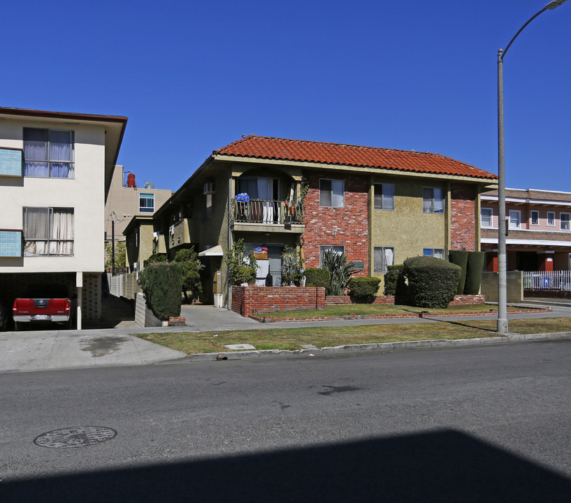 327 S Serrano Ave in Los Angeles, CA - Building Photo