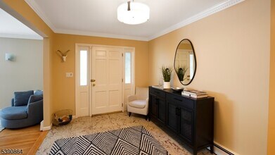 174 S Mountain Ave in Montclair, NJ - Building Photo - Building Photo