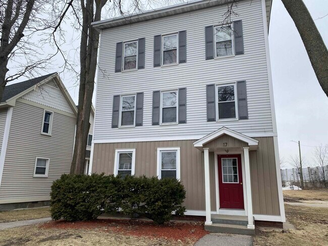 17 Smyth Ferry Rd in Manchester, NH - Building Photo - Building Photo