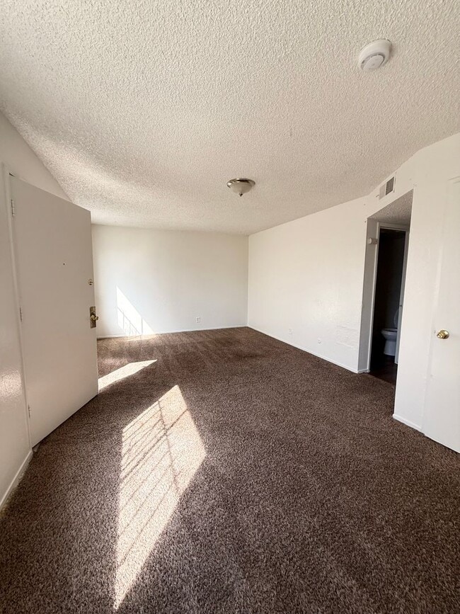 3308 E Olive Ave in Fresno, CA - Building Photo - Building Photo