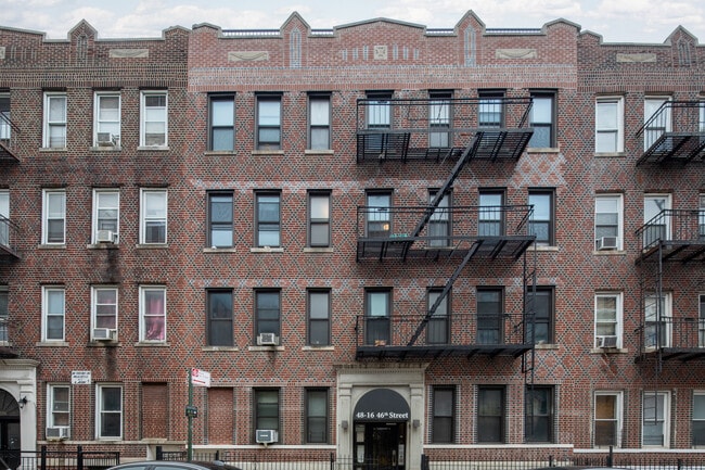 48-16 46th Street in Flushing, NY - Foto de edificio - Building Photo