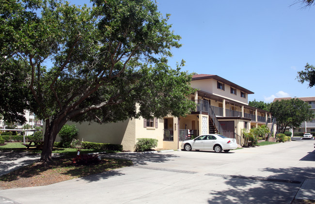 Casa Madrid in Venice, FL - Foto de edificio - Building Photo