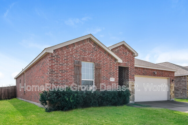 5837 Mountain Bluff Dr in Fort Worth, TX - Foto de edificio - Building Photo