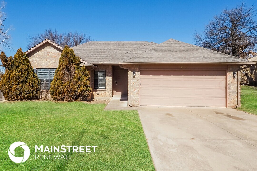 14121 NE 5th St in Choctaw, OK - Building Photo