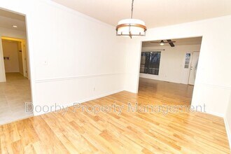 8807 Heathfield Dr in Chattanooga, TN - Foto de edificio - Building Photo