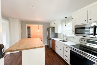 176 Wolcott Hill Rd in Wethersfield, CT - Building Photo - Building Photo