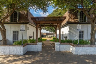 Legacy Lofts in Dallas, TX - Foto de edificio - Building Photo