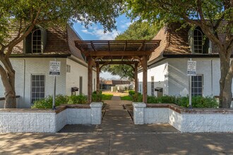 Legacy Lofts in Dallas, TX - Building Photo - Building Photo